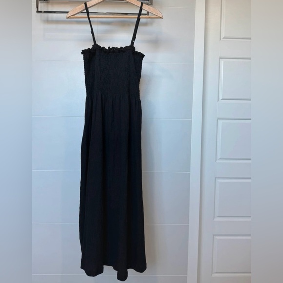 H&M Dresses & Skirts - H&M Black Smocked Maxi Dress | Size Small